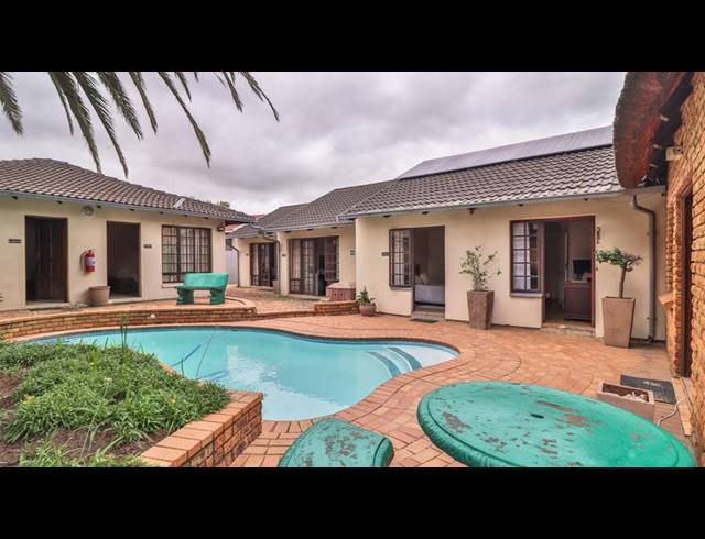 9 BEDROOM HOUSE FOR SALE IN SECUNDA CENTRAL